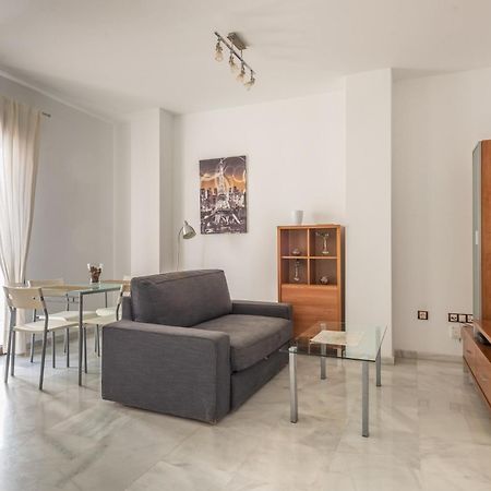 First Floor Close Macarena Church Sevilla Bagian luar foto