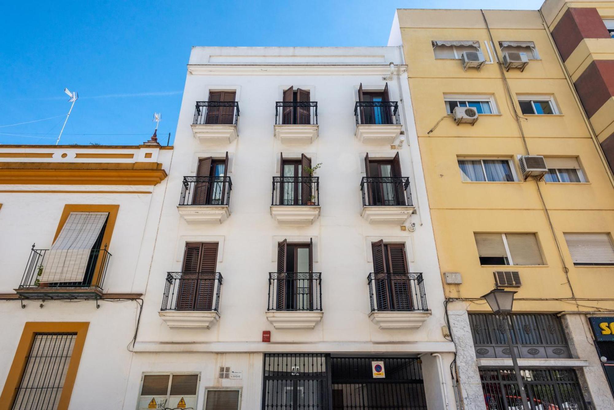 First Floor Close Macarena Church Sevilla Bagian luar foto