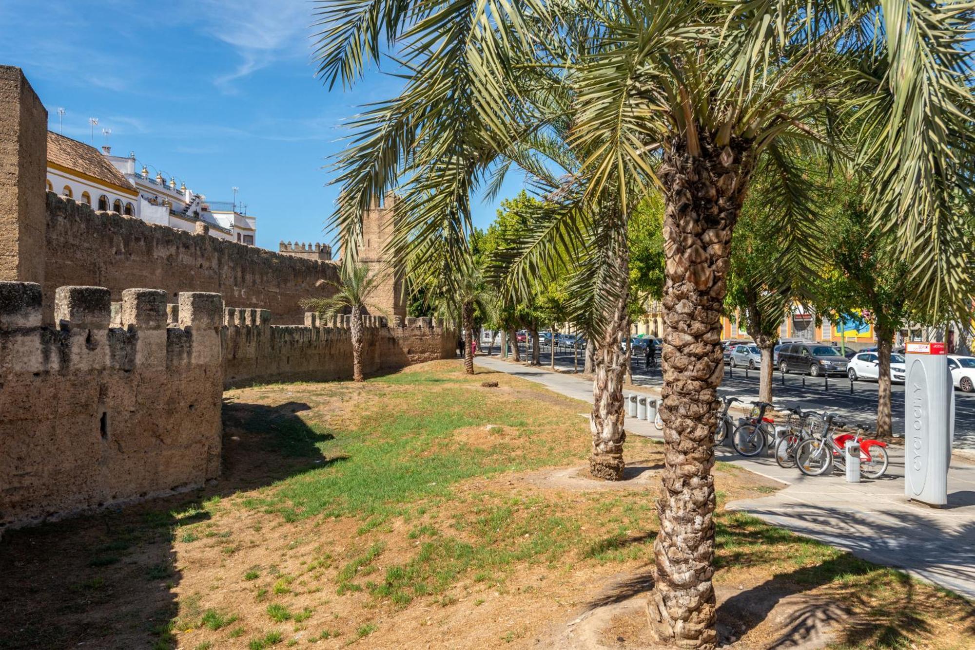 First Floor Close Macarena Church Sevilla Bagian luar foto