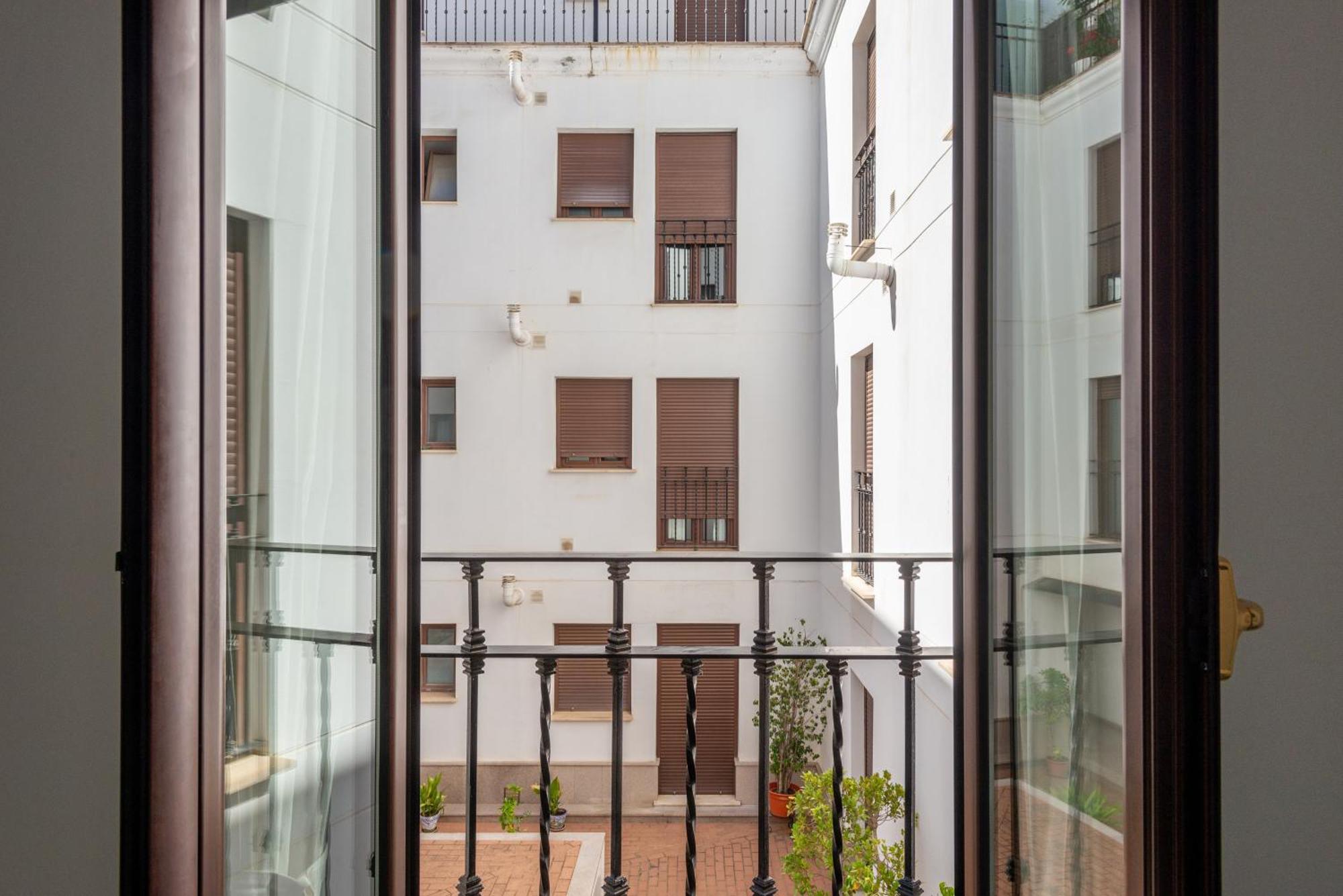 First Floor Close Macarena Church Sevilla Bagian luar foto