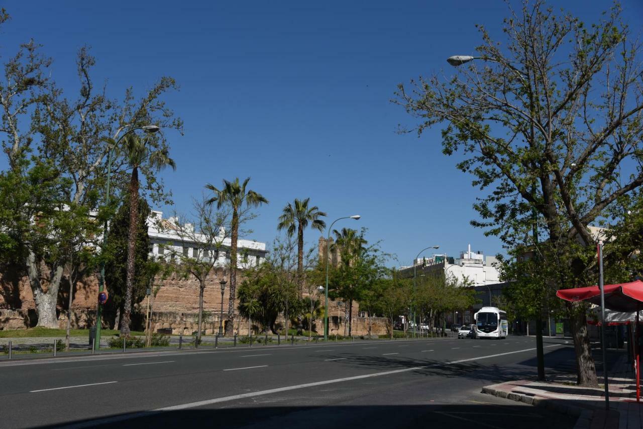 First Floor Close Macarena Church Sevilla Bagian luar foto