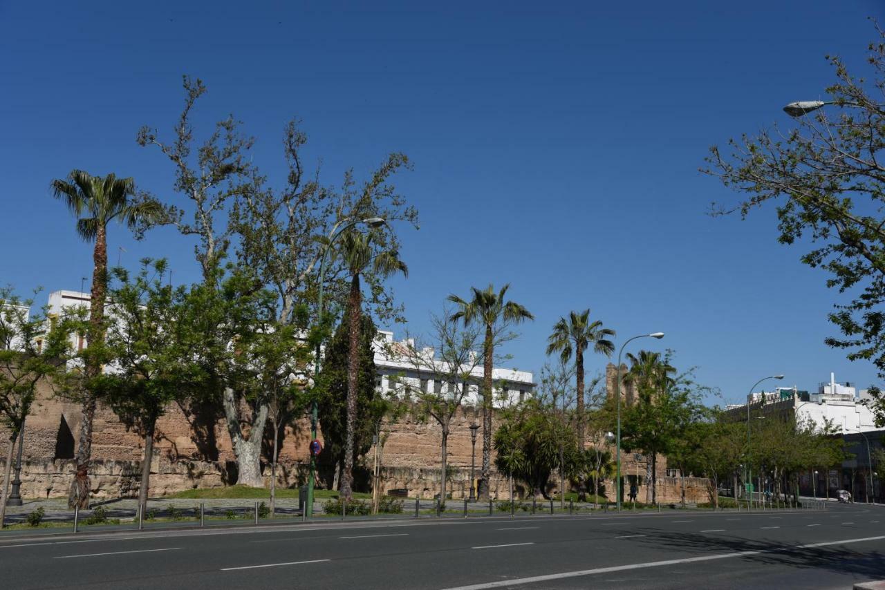 First Floor Close Macarena Church Sevilla Bagian luar foto